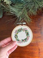 Load image into Gallery viewer, Wreath 4 - Stars and Holly

