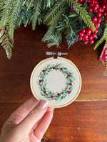 Load image into Gallery viewer, Wreath 11 - Red Baubles
