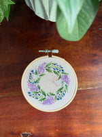 Load image into Gallery viewer, Lilac wreath

