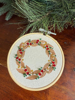 Load image into Gallery viewer, Wreath 2 - Neutral Holly
