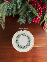 Load image into Gallery viewer, Wreath 11 - Red Baubles
