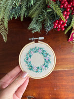 Load image into Gallery viewer, Wreath 12 - Fluffy Snowflakes
